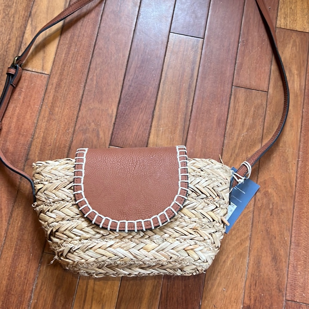 Universal Thread straw bag